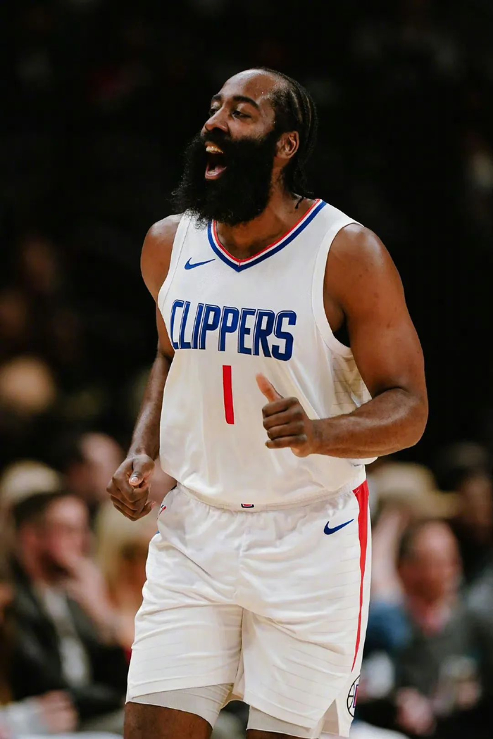 斯帅：为什么换下伊尔迪兹？我换上的是转会费5000万的奥蓬达（斯帅解释换人：伊尔迪兹下场，我派上转会费5000万的奥蓬达）