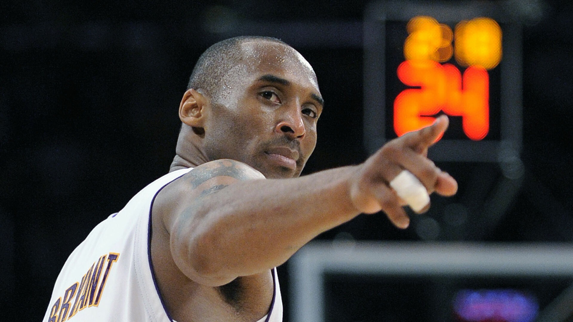 本轮欧冠最佳阵容：诺伊尔、福登、奥斯梅恩、梅里诺在列（欧冠本轮最佳阵容出炉：诺伊尔、福登、奥斯梅恩、梅里诺入围）