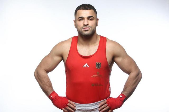 凯恩：英格兰队的新领袖是贝林厄姆、萨卡、格伊、赖斯和我（凯恩：英格兰队新领袖包括贝林厄姆、萨卡、格伊、赖斯以及我）