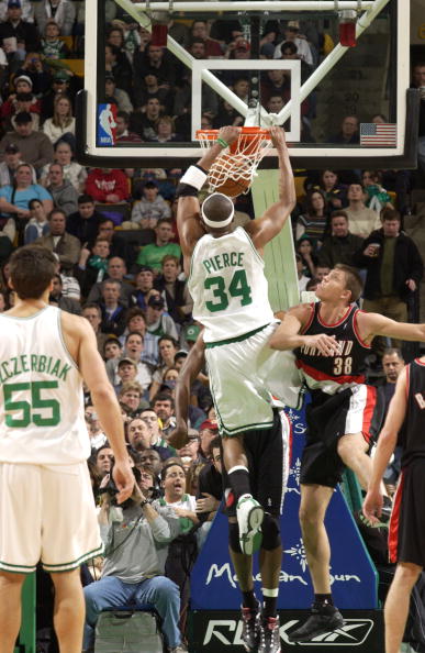 连救4个局点轰6-0！王曼昱打出窒息逆转，第三局直接打崩对手（连救4个局点后6-0反击，王曼昱上演窒息式逆转，第三局彻底打垮对手）