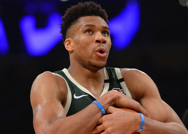 意杯战报：卡斯特罗头球绝杀，博洛尼亚2-1帕尔马（意大利杯战报：卡斯特罗头槌绝杀，博洛尼亚2-1击败帕尔马）