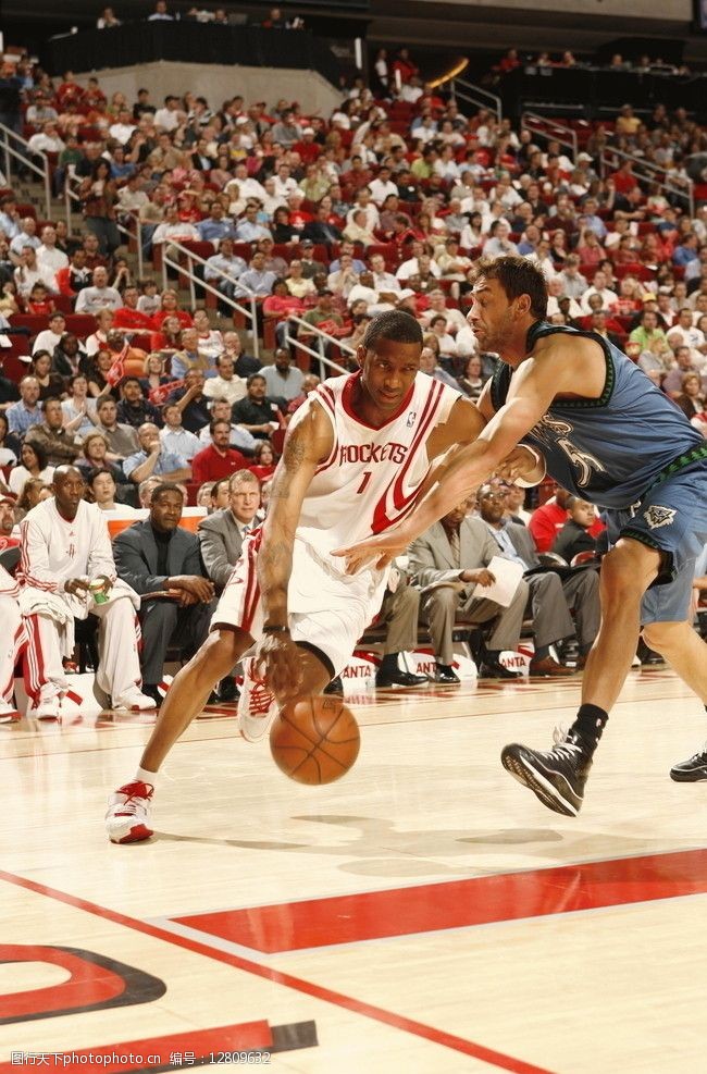 对阵都灵时的这粒任意球，至今仍让红黑军团球迷津津乐道（对都灵那记任意球，至今仍令红黑军团球迷回味无穷）