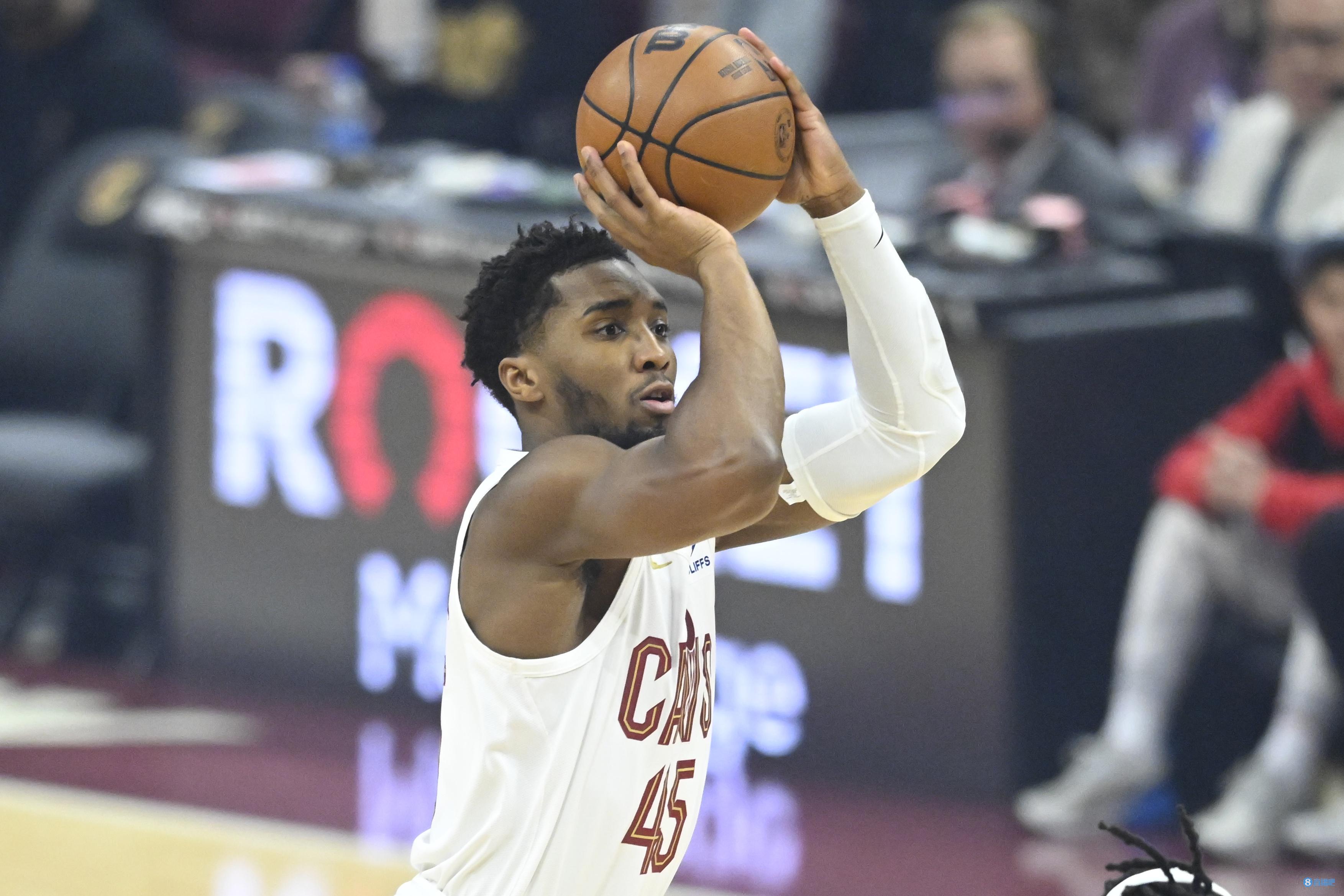 红黑军团的旅程终点：雷乌斯红迪斯与皇家社会的国王杯对决（红黑军团征途谢幕：雷乌斯红迪斯与皇家社会上演国王杯对决）