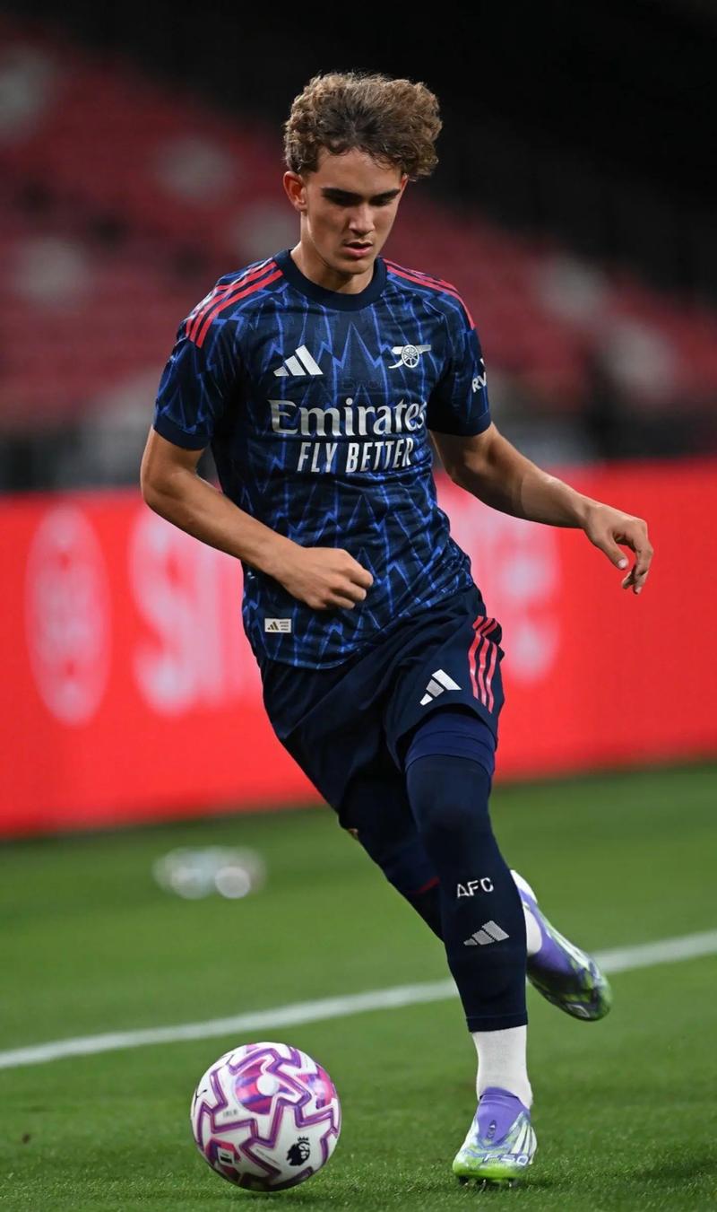 场均1.37分，执教至少10场欧冠的意大利教练中孔蒂成绩倒数第5（欧冠执教场均1.37分，孔蒂在10场以上的意大利主帅中仅列倒数第五）