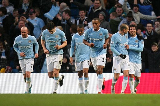 WTT总决赛：王楚钦／孙颖莎战胜印度组合，收获赛事开门红（WTT总决赛首战告捷：王楚钦／孙颖莎击败印度组合）