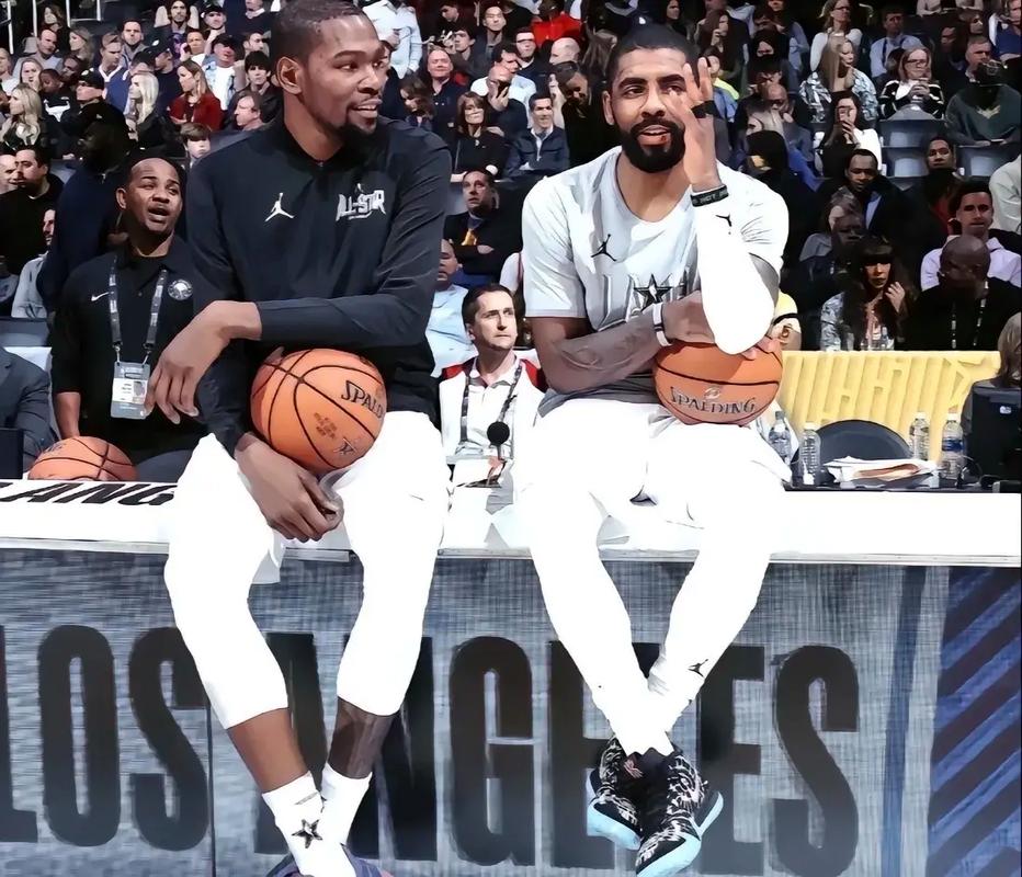 媒体人：成都蓉城一年三换董事长，新一任在走流程了（媒体人称成都蓉城一年内第三次更换董事长，新任正履行手续）