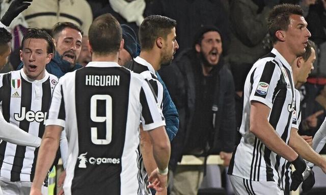 梅西带领迈阿密国际赢得美职联总冠军，实现越级登顶，展现超强实力。（梅西率领迈阿密国际问鼎美职联，越级封王尽显统治力）