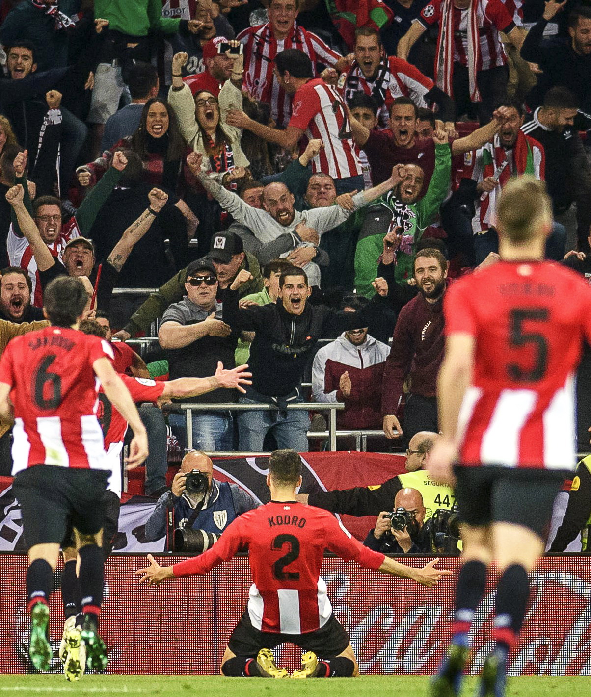 欧冠精彩进球回顾：梅西助攻集锦,（欧冠经典进球盘点：梅西助攻高光瞬间）