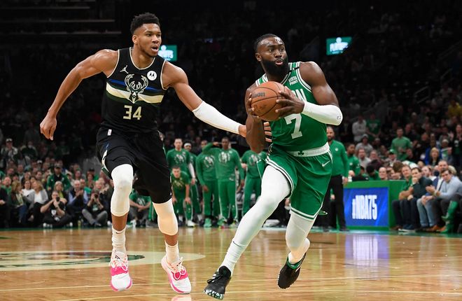 记者：如今国脚级球员税后拿100万甚至几十万年薪越来越普遍（记者：国脚级球员税后年薪百万甚至数十万日益普遍）