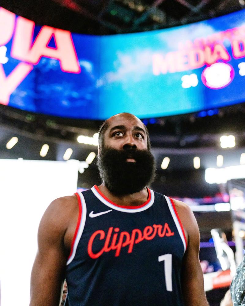 意媒：国米可以启用青训小将卡马特，以应对邓弗里斯伤缺情况（意媒：邓弗里斯伤停，国米考虑启用青训小将卡马特顶替）