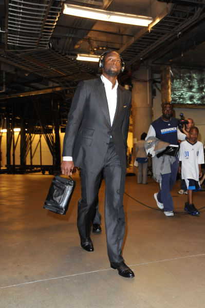 远在迈阿密心系罗马，托蒂和坎德拉用手机观看老东家焦点大战（身在迈阿密仍牵挂罗马，托蒂与坎德拉用手机观看老东家焦点战）