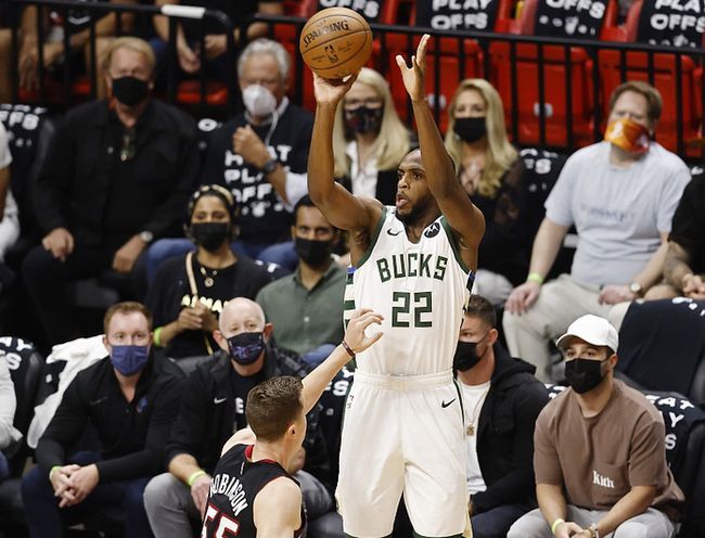 邓弗里斯：老图拉姆是我的偶像；生涯早期我不是最出色的球员（邓弗里斯：老图拉姆是我的榜样；职业初期我并非顶尖）