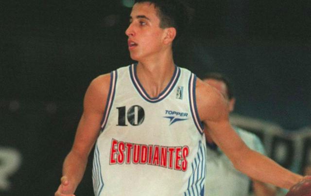 融于池畔，简于形制；瑞典高尔夫球场度假木屋设计（依水相融，形制极简：瑞典高尔夫球场度假木屋设计）