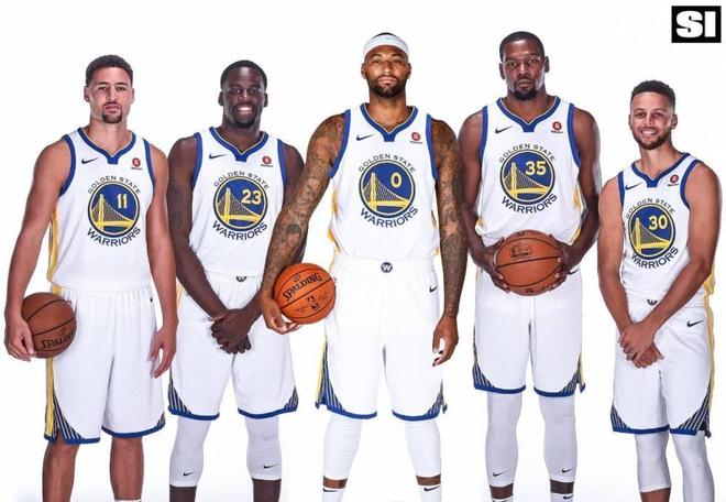 中超比赛亮点：上海海港2-1取胜山东泰山,（中超焦点战：上海海港2比1力克山东泰山）