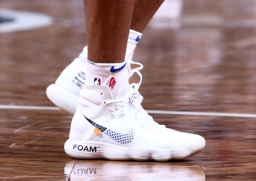 自贡一女士购买川超门票被骗，陆续转账13万余元（自贡女子购川超门票遭诈骗，先后转出13万多元）