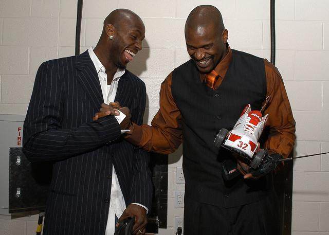 早报：上海双雄末轮争冠？这集我看过……（早报：沪上双雄末轮争冠？似曾相识的剧情……）