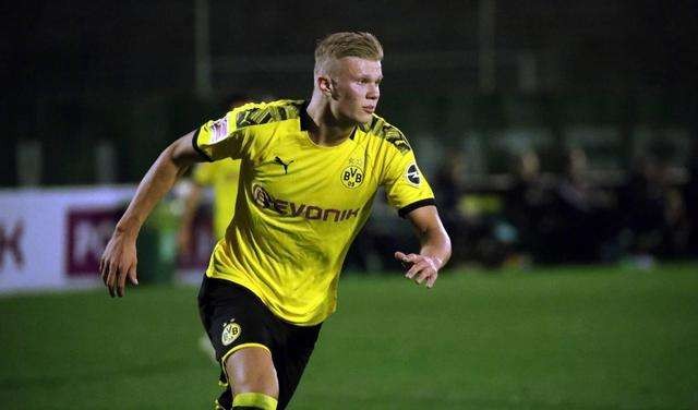 足球国足专机启程，目标三连胜（国足包机起航，剑指三连胜）