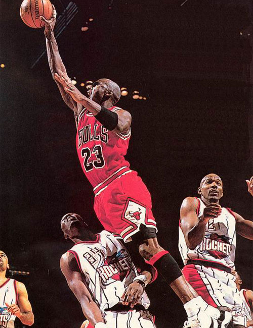 巴萨第六次欧冠单场上半时染红，阿劳霍两度上榜（巴萨欧冠上半场第六次染红，阿劳霍两次在列）